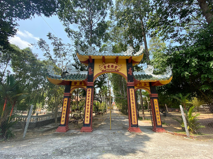 Buu Hung Pagoda