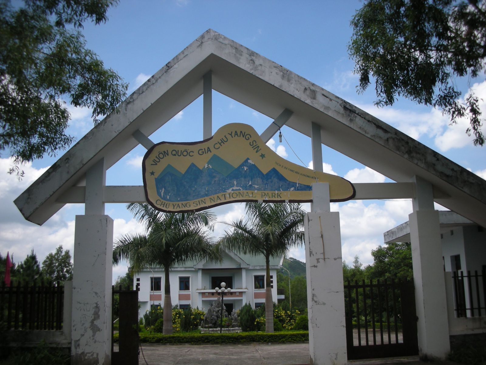 Gate to Chu Yang Sin National Park