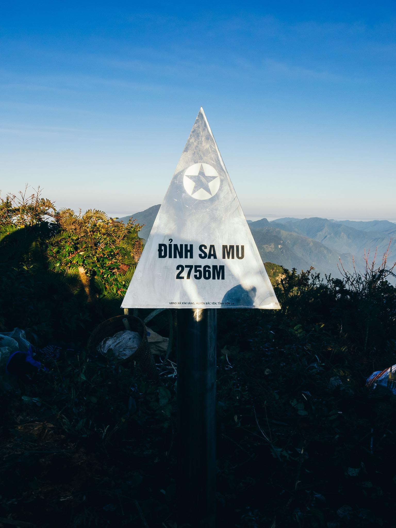 Trekking xuyên rừng nguyên sinh, săn mây trên đỉnh Sa Mu – U Bò