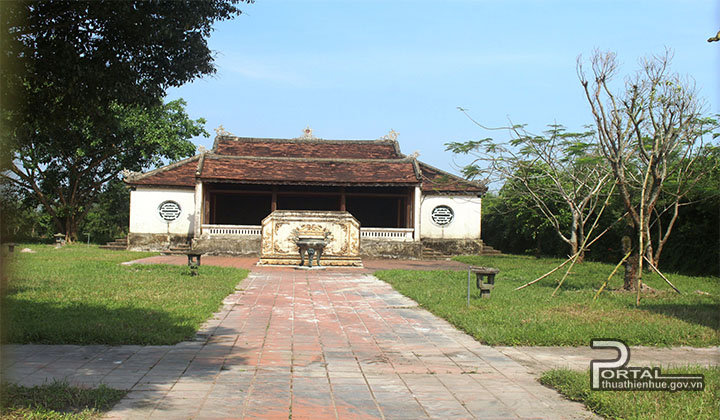 Nguyen Tri Phuong church and mausoleum