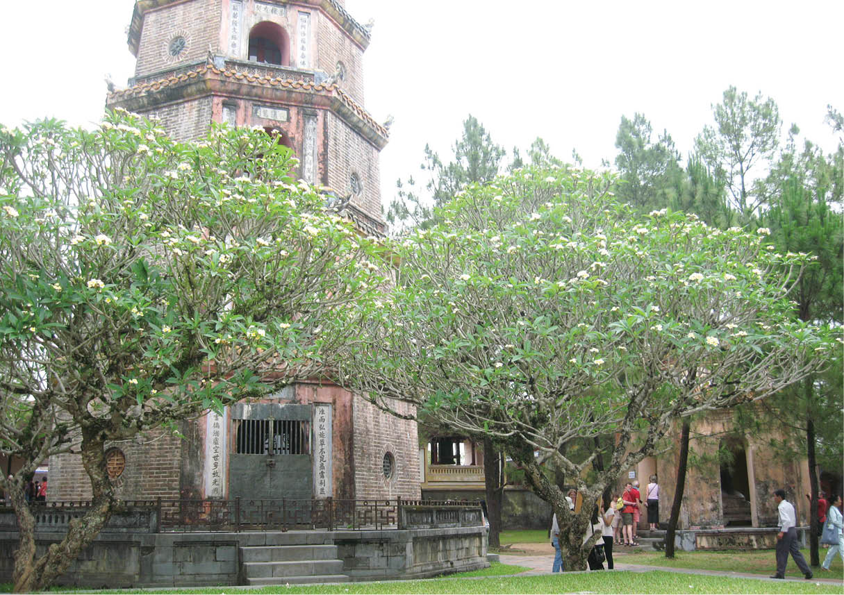 HUE (KHAI DINH TOMB - HUE COLD CAPITAL - THIEN MU Pagoda)