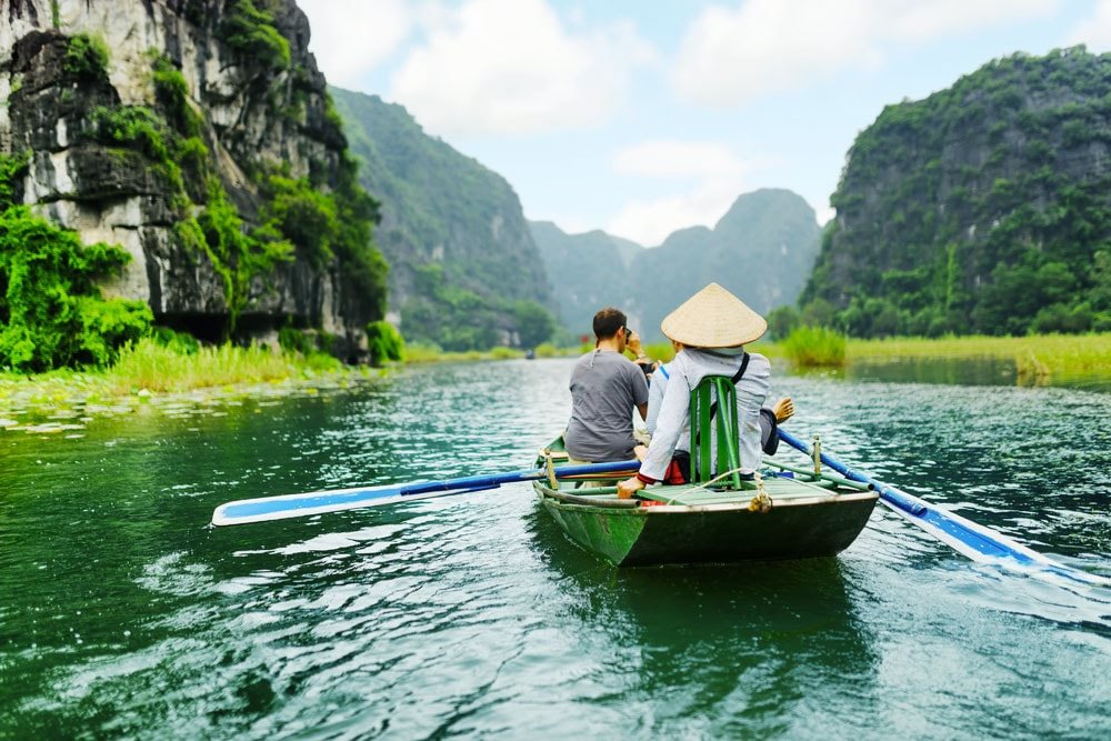 Thử Một Lần Chèo Thuyền Ở Tam Cốc Và Thưởng Ngoạn Cảnh Đẹp Tuyệt Vời