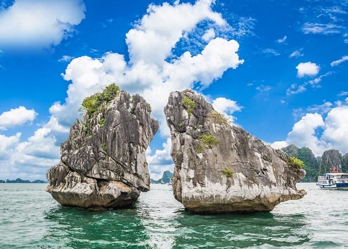 Hon Trong Mai is one of the symbols representing the beauty of Ha Long Bay