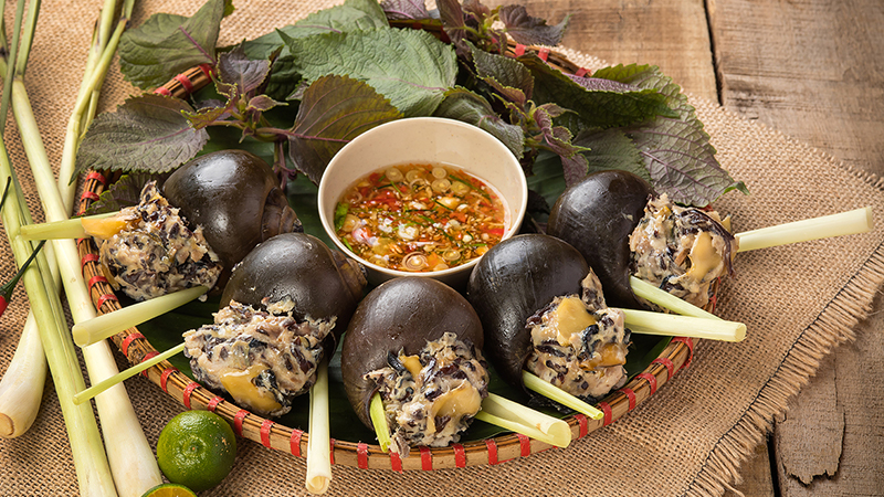 Stuffed apple snail steamed with lemongrass and chili.