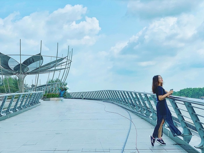 Ninh Kieu pedestrian bridge