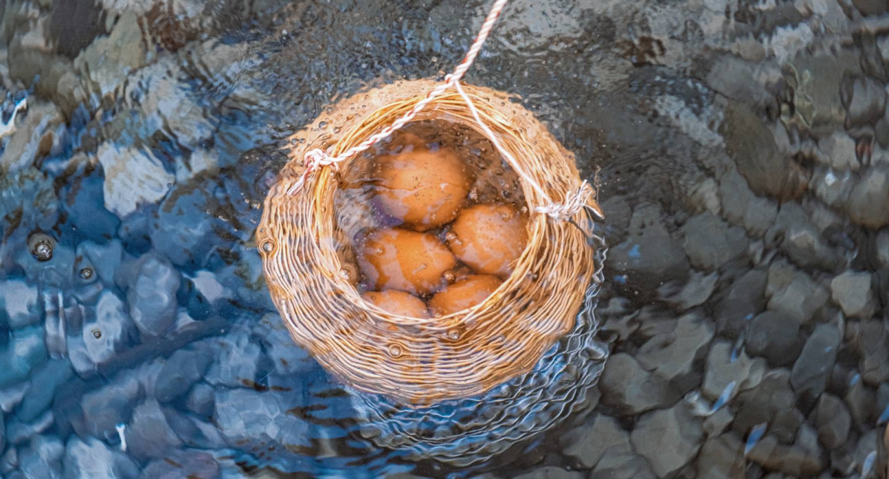 在 Bang Mineral Springs 的热水中煮鸡蛋