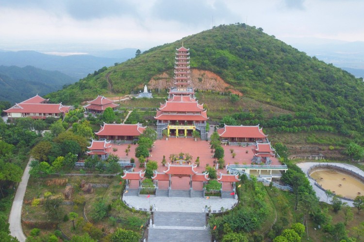 大顺山雄伟的千年古塔