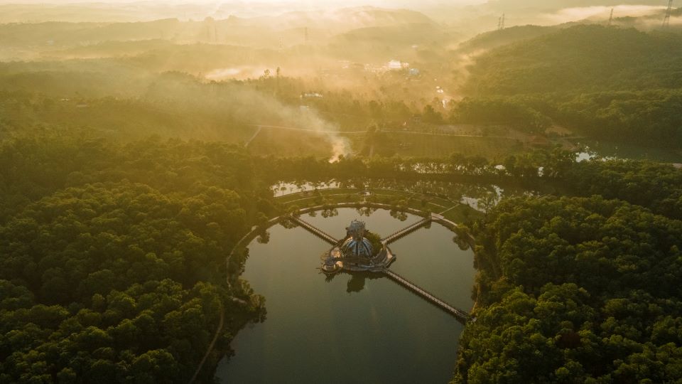 Spring trip to Hue, 'check-in' the dragon statue before it is removed