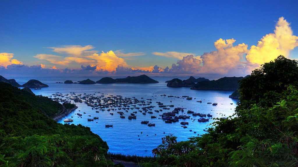 Sunset at Cat Ba beach