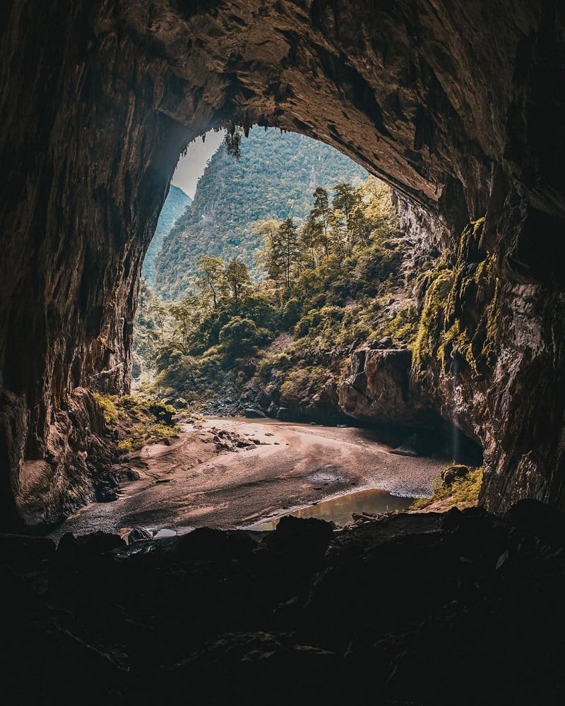 探索神秘的洞穴