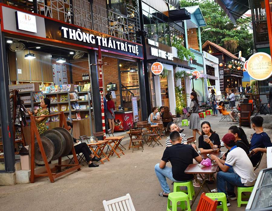 Buon Me Thuot Coffee Book Street