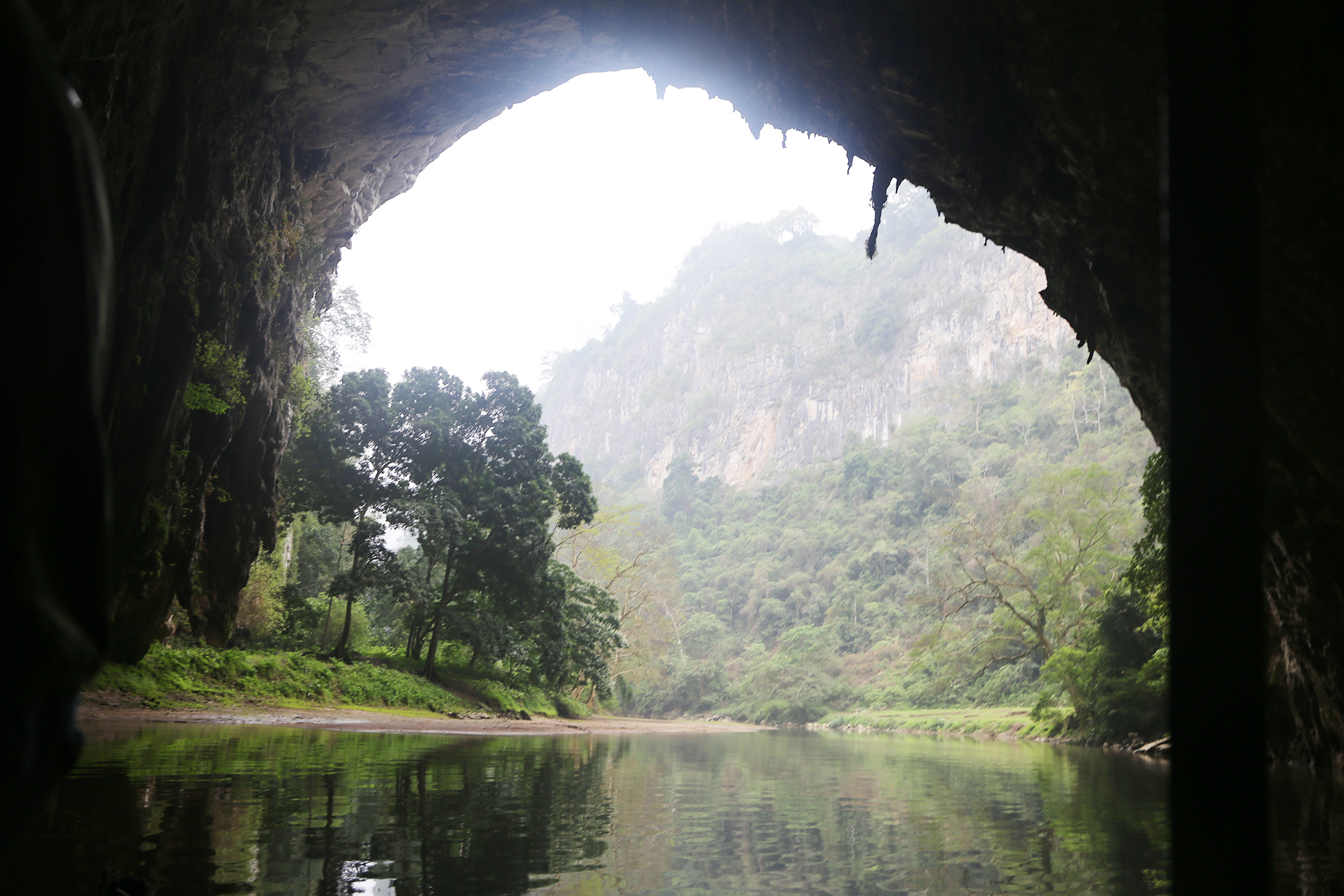 Động Puông