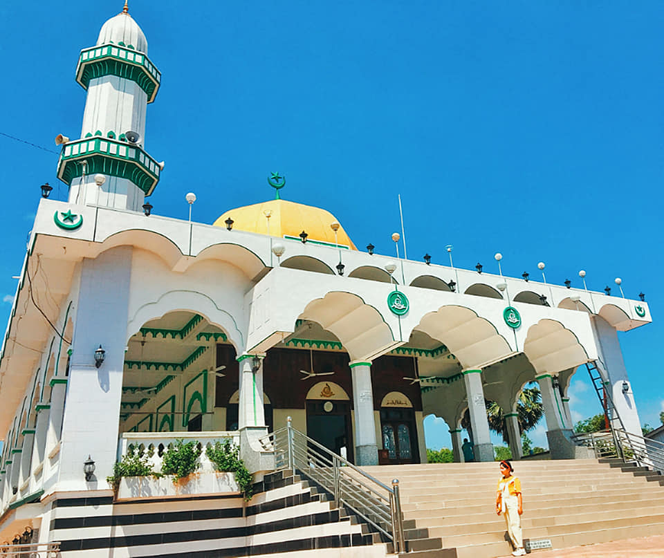 Masjid Al Ehsan 清真寺是安江省著名的文化和精神旅游目的地之一。