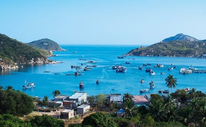 Vinh Hy Bay - One of the four most beautiful bays in Vietnam