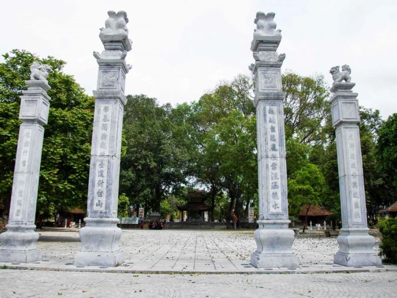 TO THE TEMPLE OF KINH DUONG VUONG