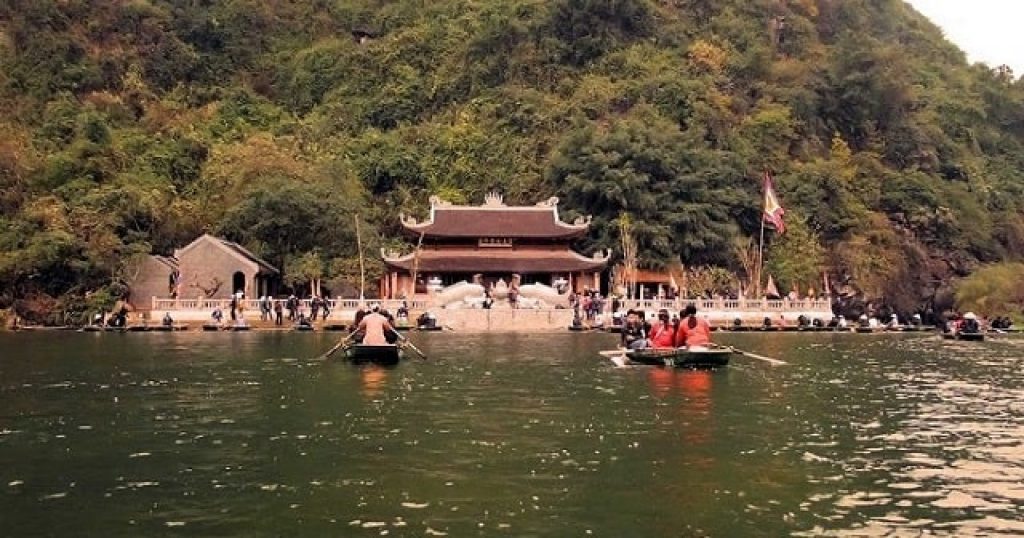 Huong Tich Pagoda - Top 10 famous tourist attractions in Ha Tinh