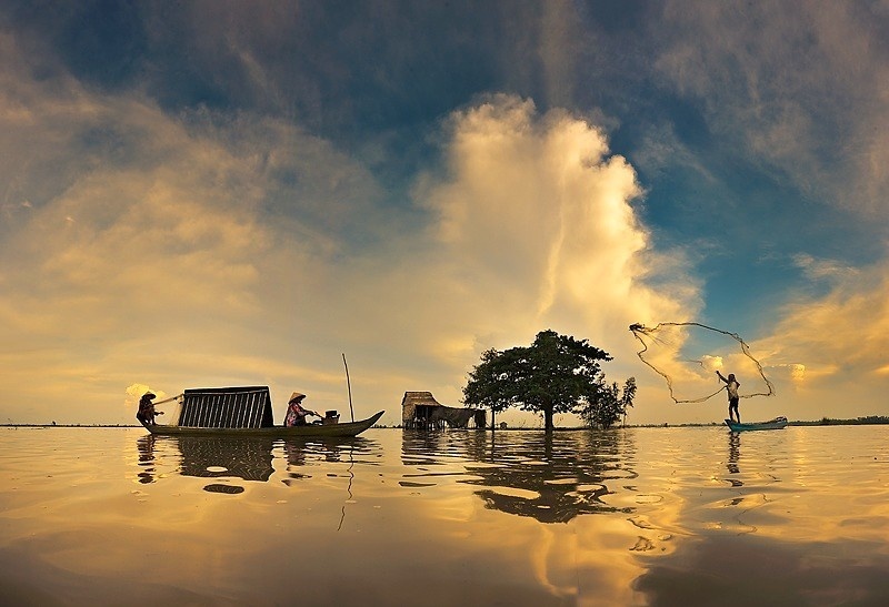 Sunset at Chau Doc floating village