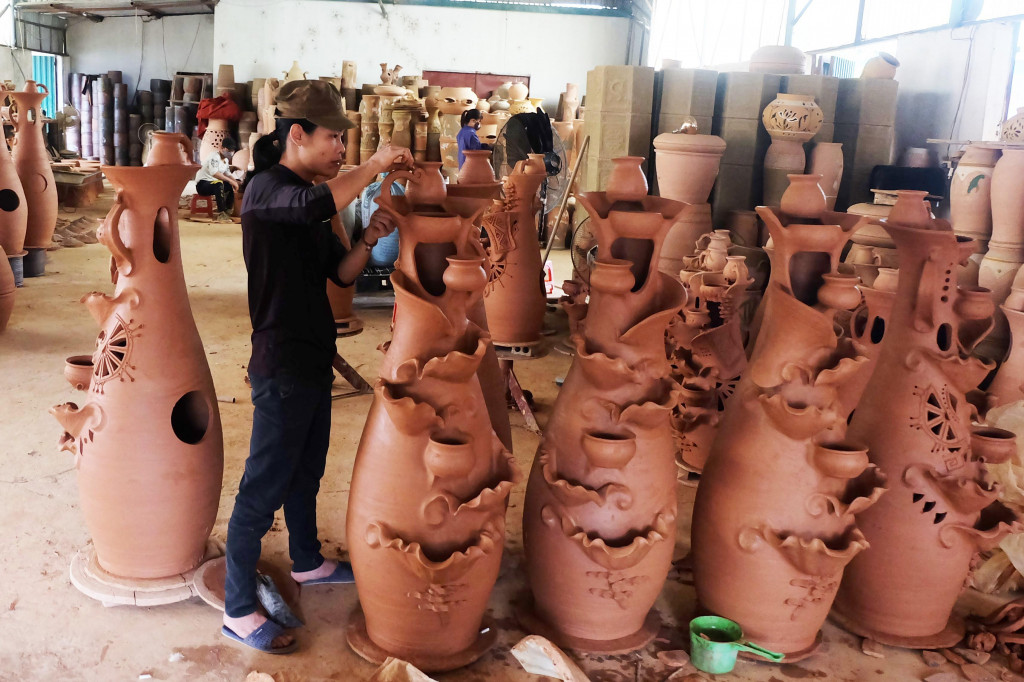 Phu Lang Pottery Village