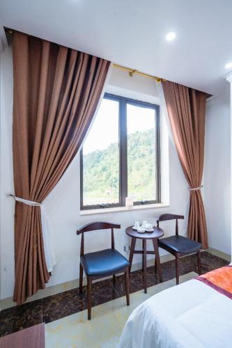 Deluxe Family Room with 2 Connecting Rooms, 1 Double Bed and 1 Single Bed with River View (VIP2)