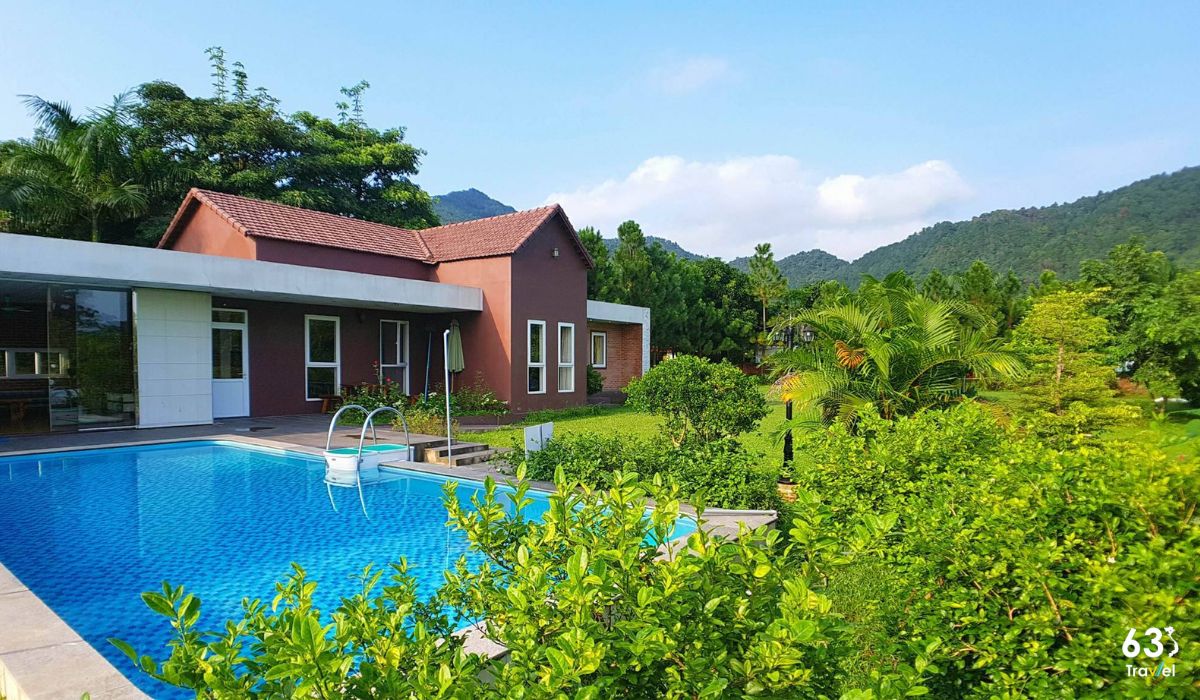 The Pool Villa có khu hồ bơi rộng lớn ngoài trời