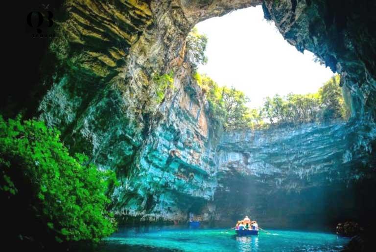 Ta Puong Waterfall is a scenic cluster consisting of 1 cave and 2 waterfalls