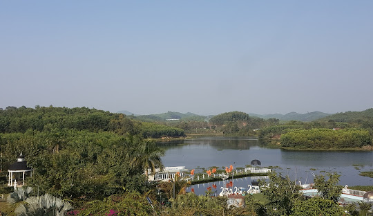 简约的自然空间金定湖旅游区。