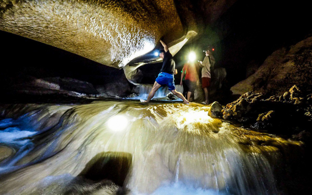 Tham Pha Cave