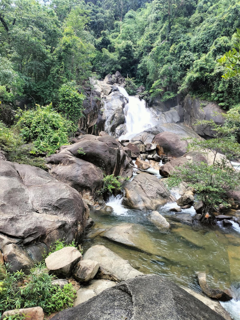 Ba Tanh Linh瀑布旅游区