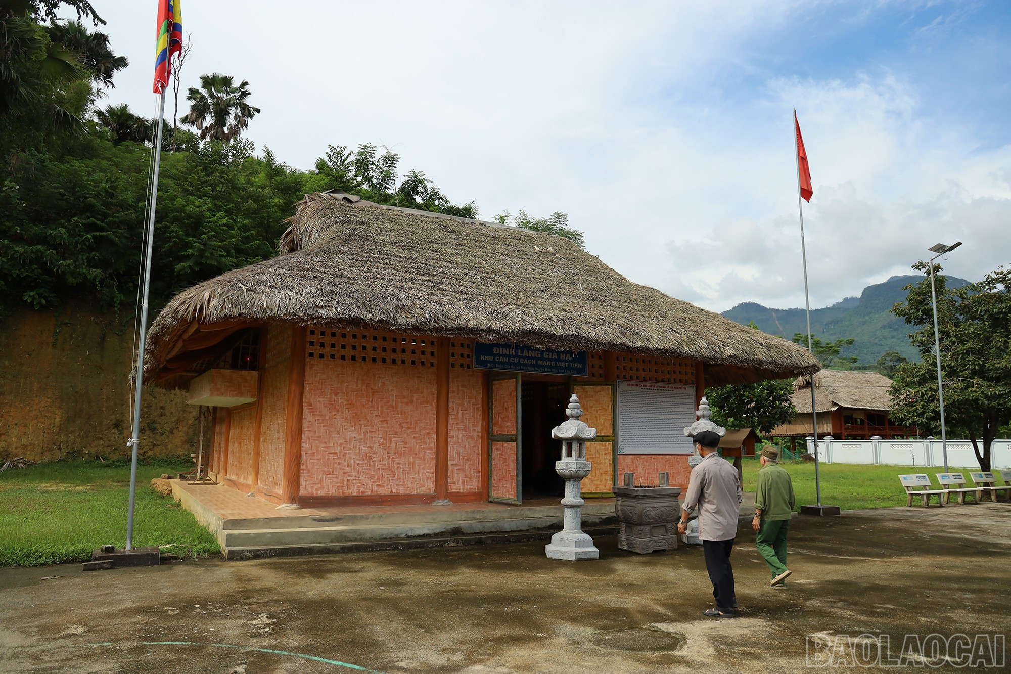 Gia Ha village communal house - Viet Tien