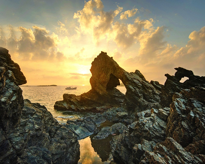 Bang Than Vung An Hoa: A Majestic Natural Wonder in Quang Nam