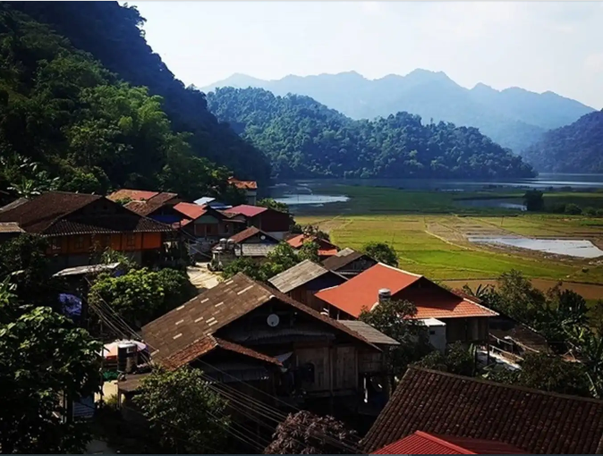 Romantic natural scenery amidst the Northeast mountains and forests.