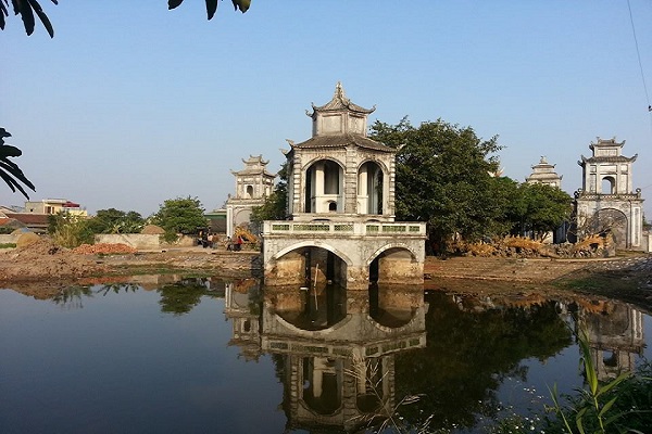 Dong Xam silver carving village to discover the ancient Vietnamese village