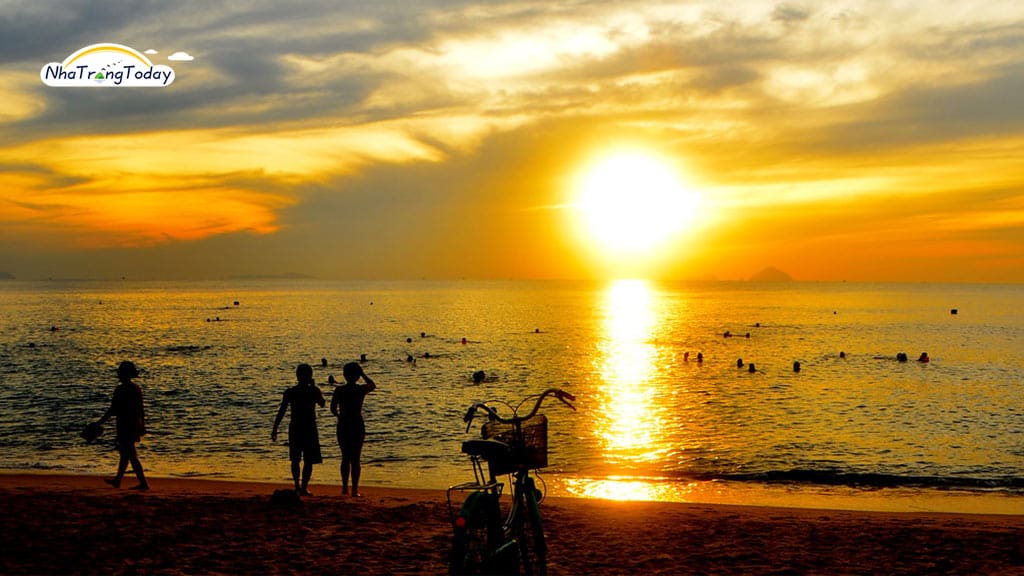 Sunrise at Nha Trang beach