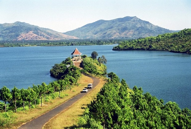 Lak Lake tourist area