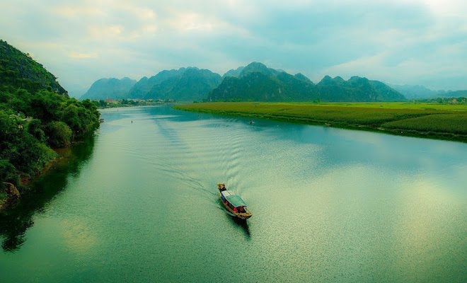 Discover the beauty of Hong Linh mountain