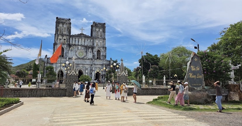 Mang Lang Church: a famous church over 120 years old in Phu Yen.