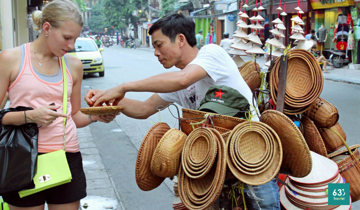 Tình trạng chèo kéo, ép buộc khách mua hàng khiến du khách sợ hãi