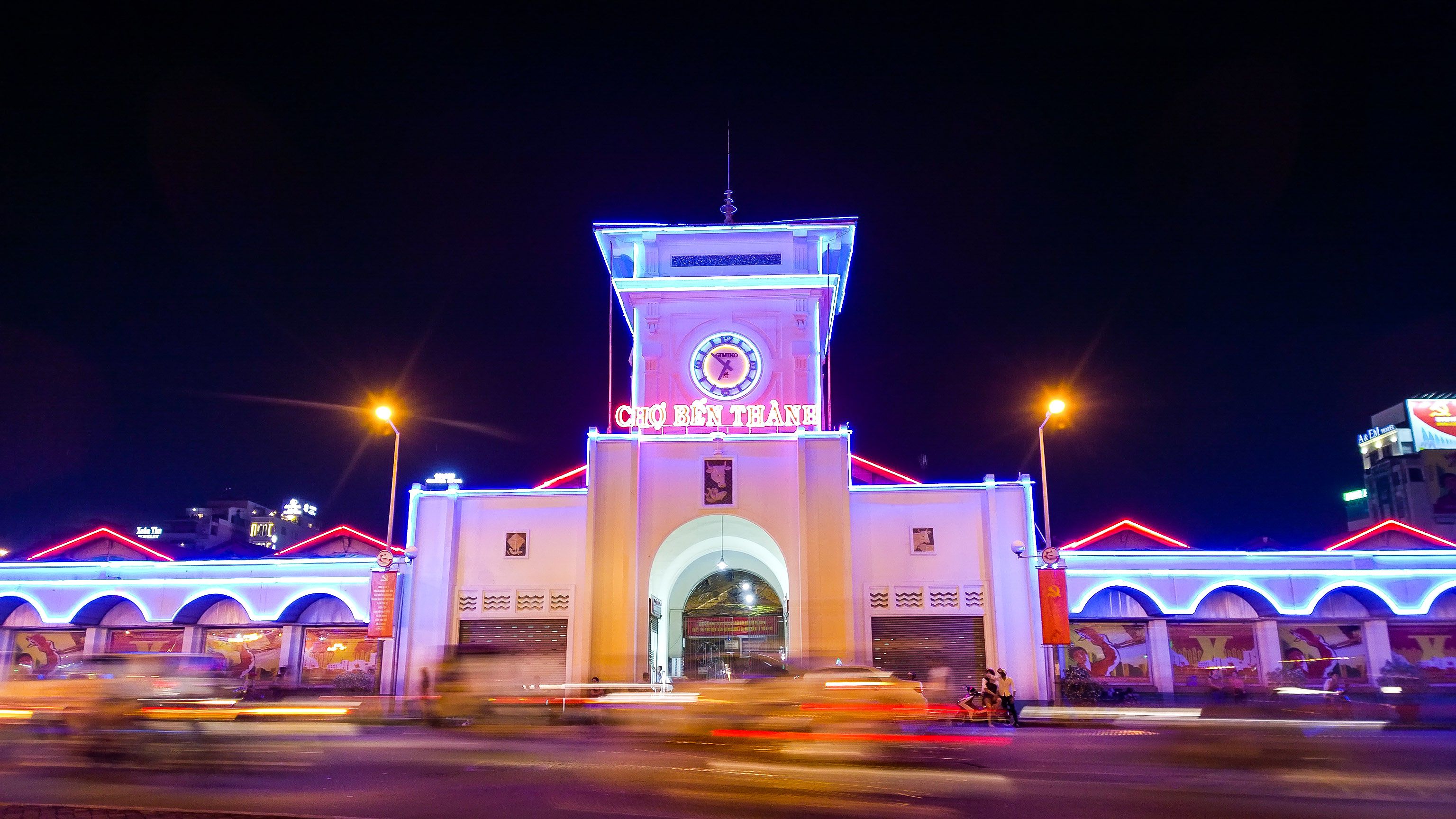 Ben Thanh Market in the evening