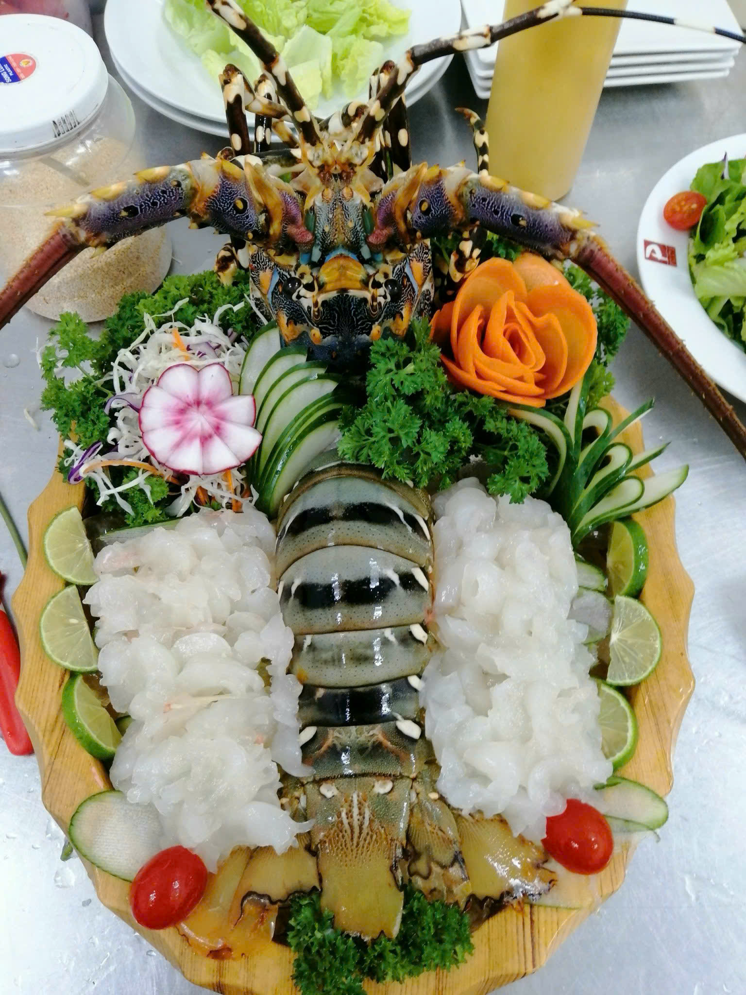 Spiny lobster (grilled/fried in garlic butter, grilled/fried with cheese, hotpot, porridge, salad, blood pudding)