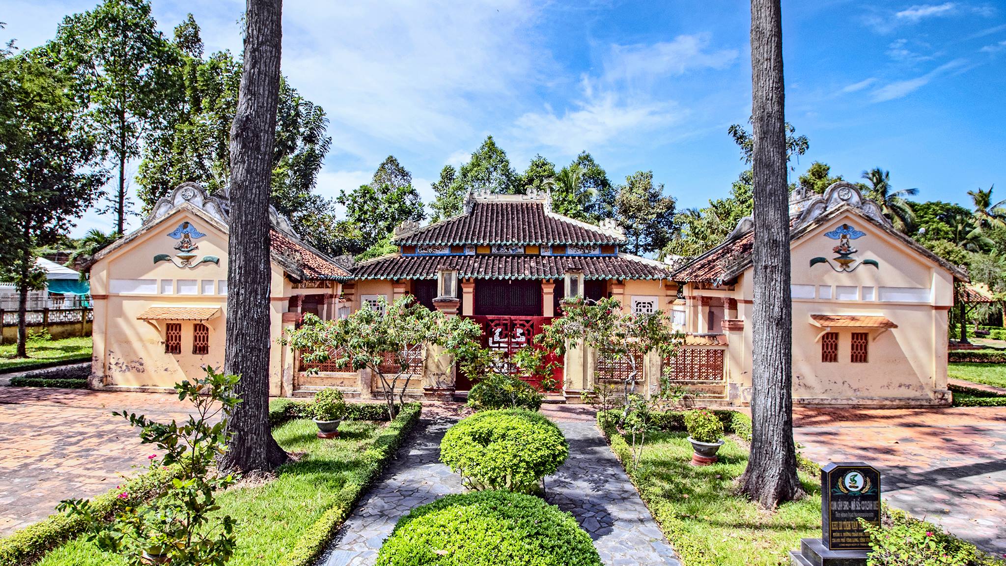 Typical historical and architectural monuments - Temple of Literature