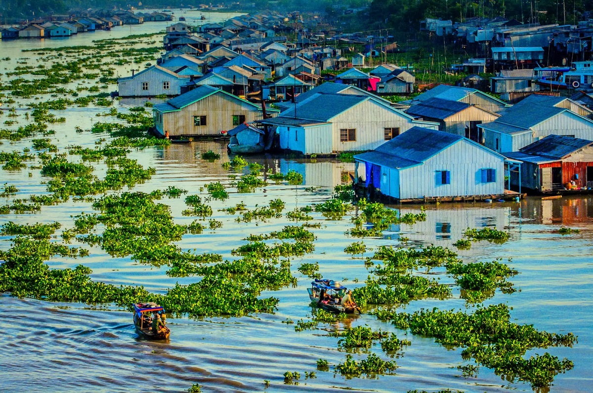 朱笃河漂流村“穿新衣”