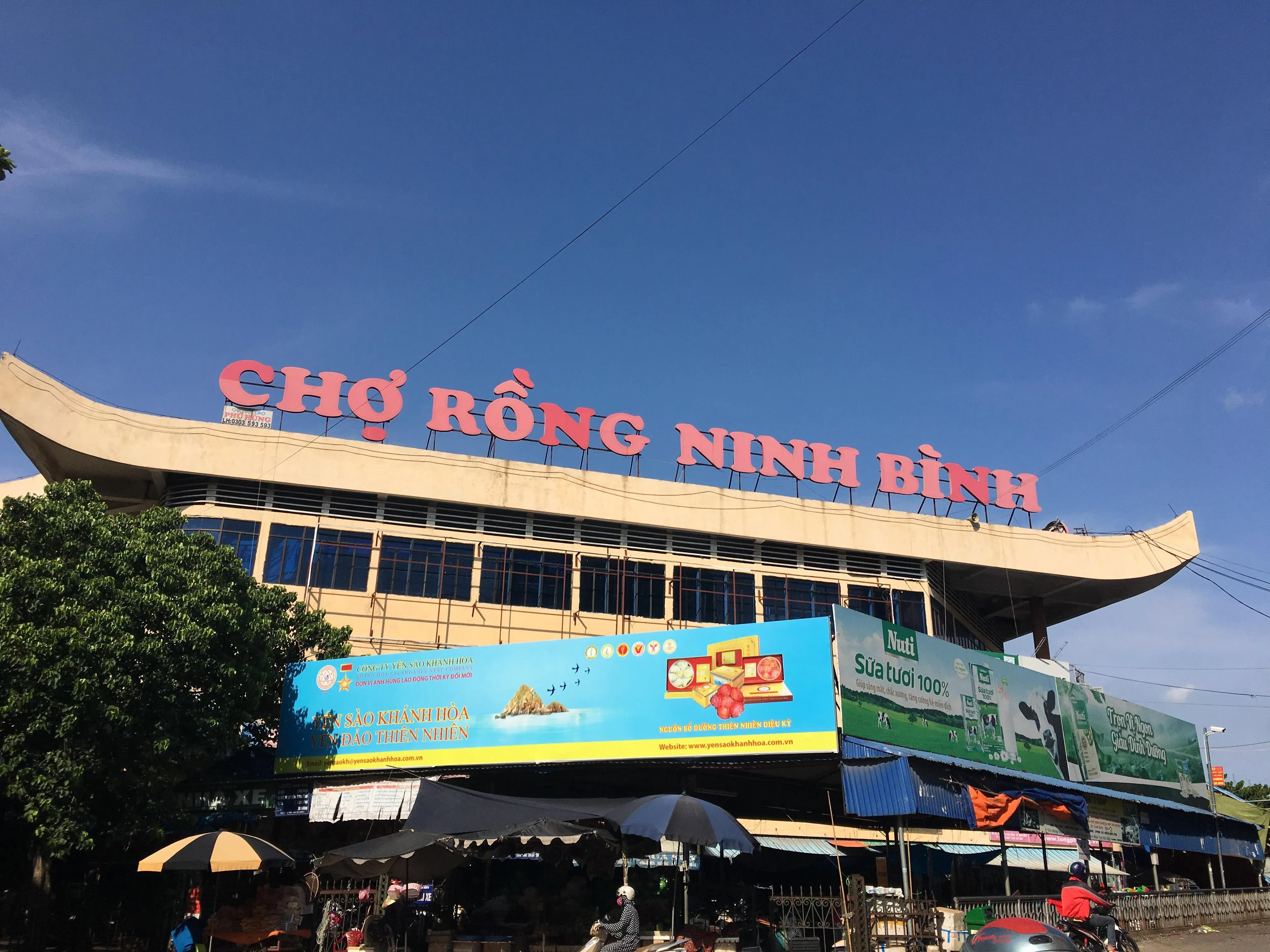 Trải Nghiệm Mua Sắm Đặc Sắc Tại Chợ Rồng Ninh Bình