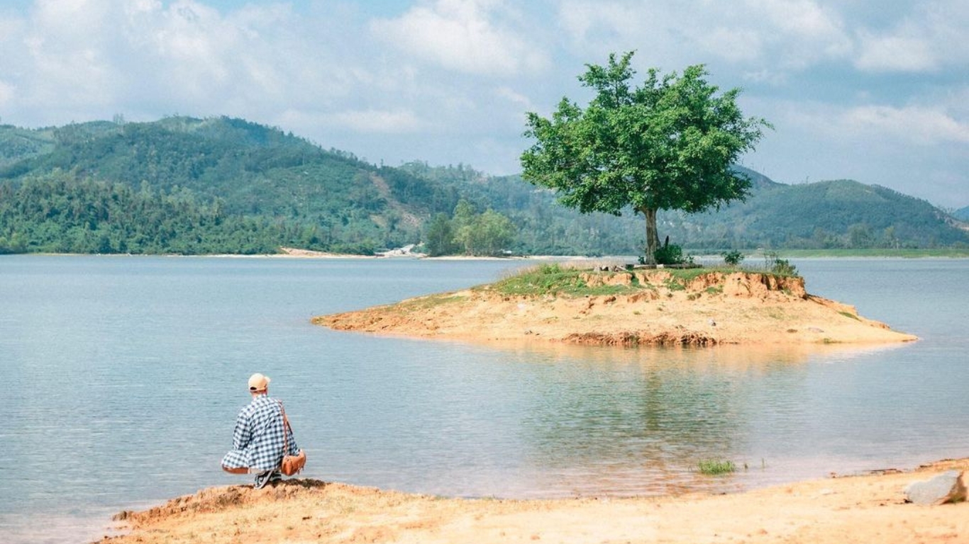 Hành Trình Khám Phá Hồ Phú Ninh: Thiên Đường Ẩn Mình Giữa Núi Rừng