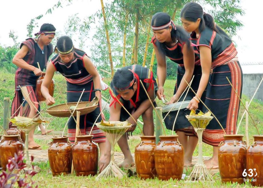 Rượu ghè - Đặc sản Kon Tum mua làm quà