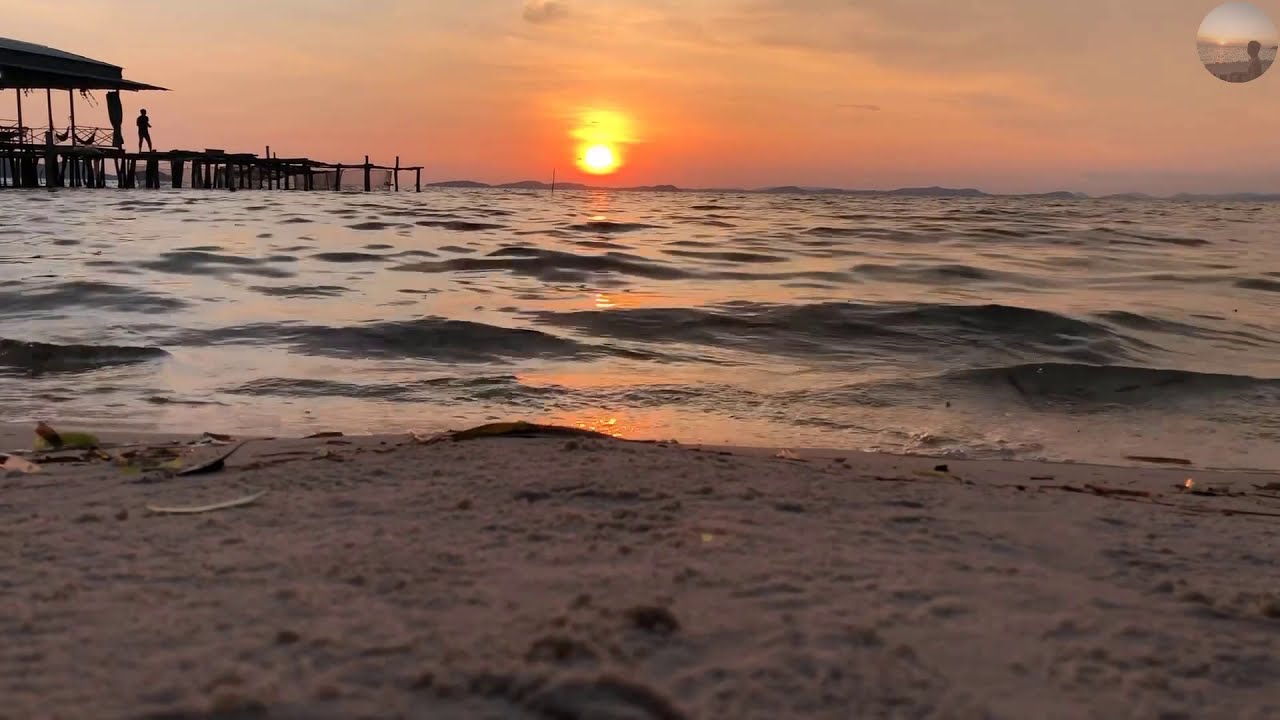 Watch the most beautiful sunset on Lang Co beach in Hue