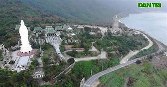 Admire the beautiful Linh Ung Pagoda located on Son Tra peninsula