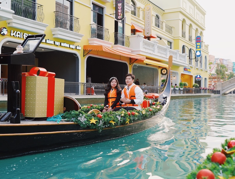 Ngồi thuyền Gondola xuôi dòng Venice