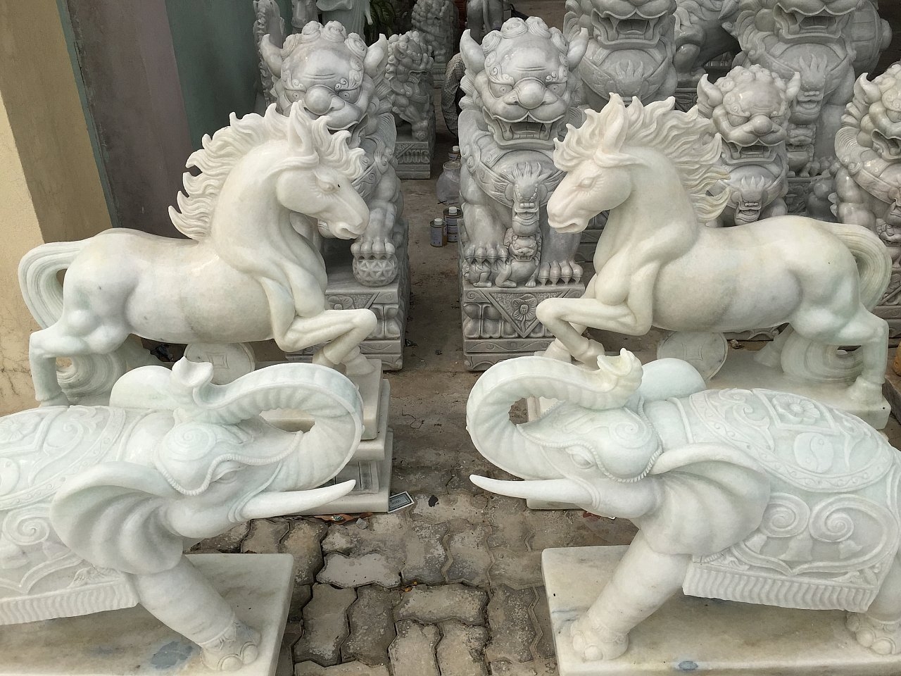 Non Nuoc stone carving village