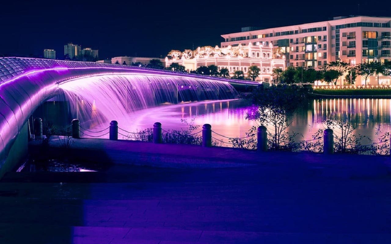 Starlight Bridge - The ideal dating place in Saigon