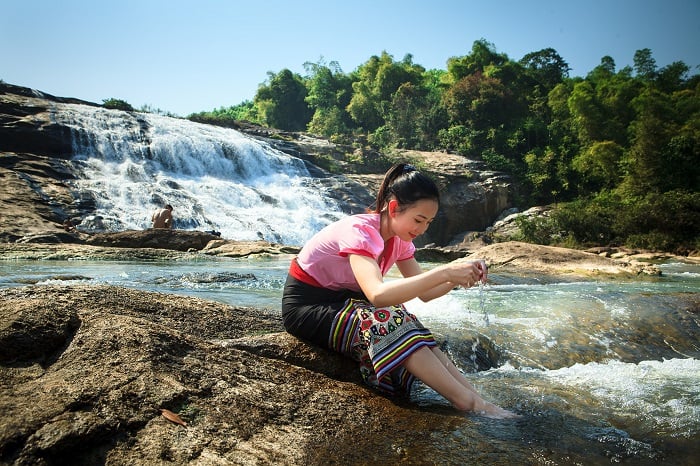 Xao Va Waterfall has many wonderful check-in corners